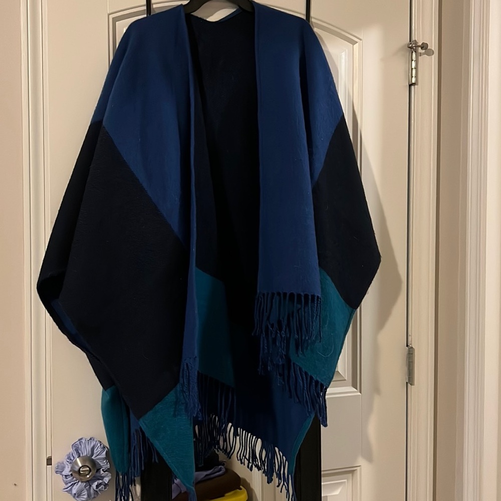 Over the shoulder sweater/shaw